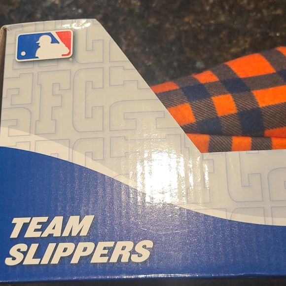 Detroit Tigers Men’s Slippers - Picture 3 of 6
